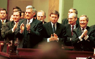 Jerzy Buzek był pierwszym premierem, który na tym stanowisku przetrwał przez całą kadencję Sejmu