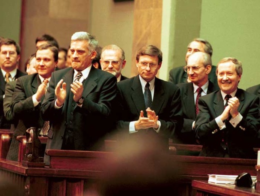 Jerzy Buzek był pierwszym premierem, który na tym stanowisku przetrwał przez całą kadencję Sejmu
