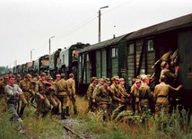 Lato 1993 r. Ostatni żołnierze armii radzieckiej wyjeżdżają z Polski