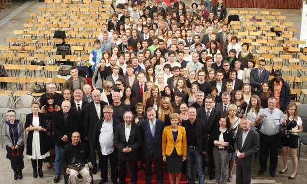 Tytuł wyższej uczelni dla WSF