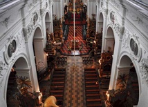  Renesansowo-barokowe wnętrze bazyliki katedralnej  w Łowiczu