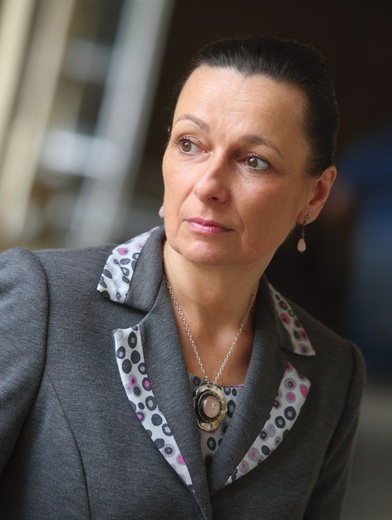 Prokurator Ewa Koj, naczelnik oddziałowej komisji śledczej IPN w Katowicach, nadzoruje prowadzenie wielu trudnych i głośnych śledztw, m.in. w sprawie okoliczności wprowadzenia stanu wojennego czy badanie okoliczności zamachu na życie Jana Pawła II 