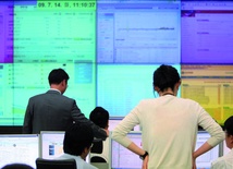 Oficerowie wywiadu Korei Płd. sprawdzają, czy nie następuje cyberatak na ich kraj.