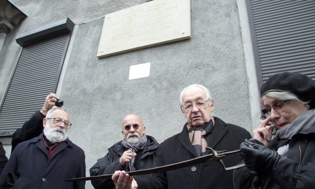 Radom: Wajda po latach odzyskał szablę ojca