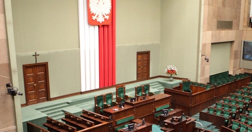 Krzyż w Sejmie - szczegóły opinii ekspertów
