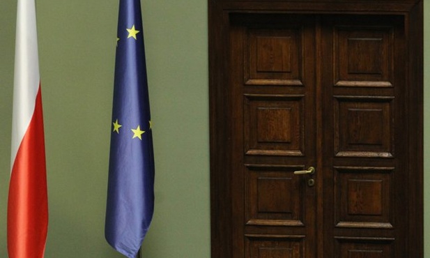 Polacy chcą krzyża w Sejmie