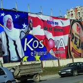 W Kosowie dominują barwy Unii Europejskiej i USA.