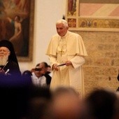 L'Osservatore Romano o spotkaniu w Asyżu