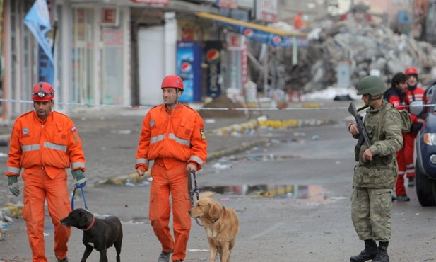 Turcja: Wzrosła liczba ofiar trzęsienia ziemi