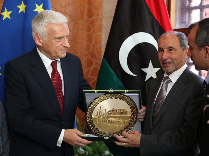 Buzek w Trypolisie: UE wam pomoże
