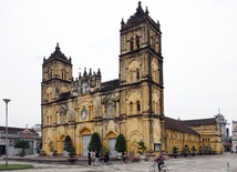 Wietnam: Przepełnione kościoły