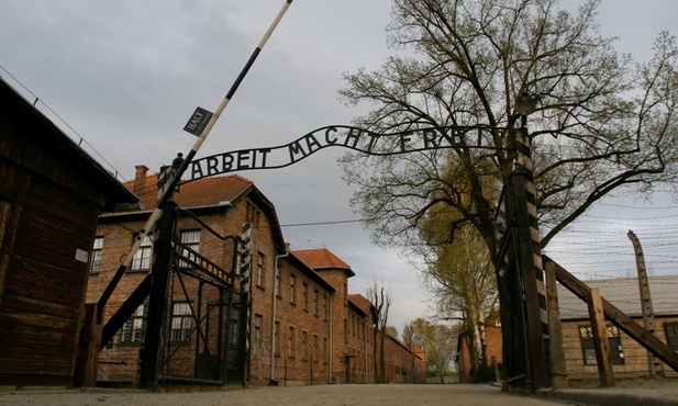 Znicze w Auschwitz