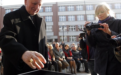 Katowice: Abp Zimoń w Alei Gwiazd