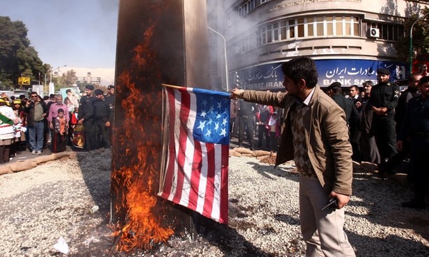 Iran: Świętują rocznicę szturmu na ambasadę USA