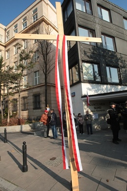 Młodzi przeciw wnioskowi Palikota ws. krzyża