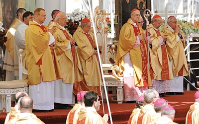 Biskupi o kapłaństwie i wyborach