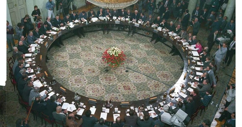 Siedzieli przy Okrągłym Stole