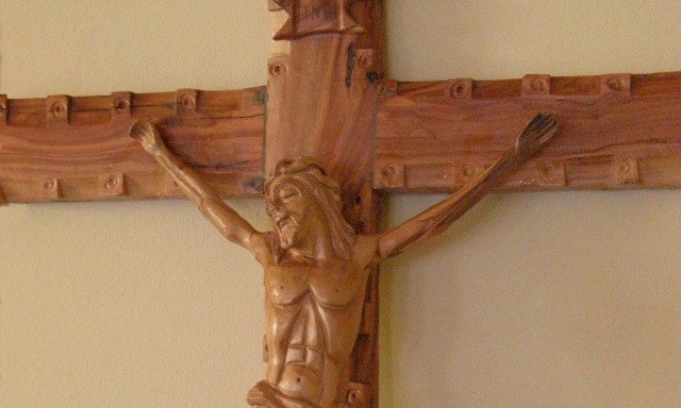 "Cierpi" z powodu krzyża w magistracie