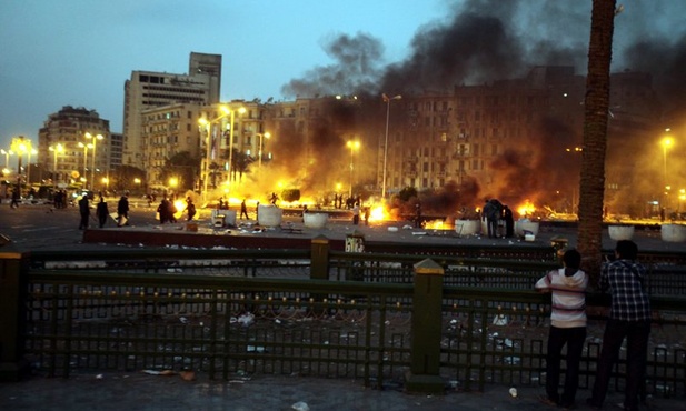 Tahrir płonie