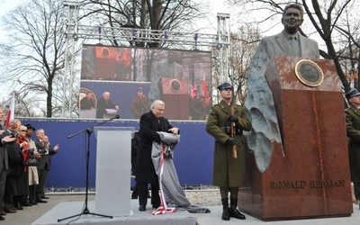 "Pokłońmy się prezydentowi Reaganowi"