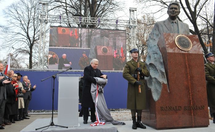 "Pokłońmy się prezydentowi Reaganowi"