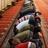 Muzułmanin nie może modlić się w szkole
