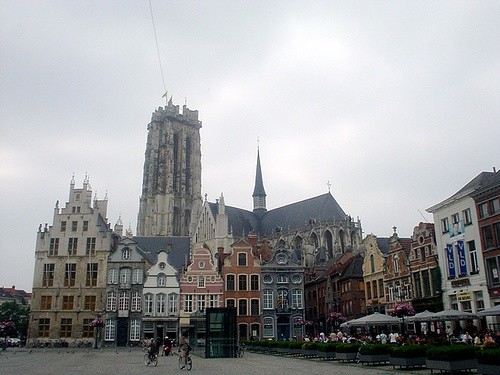 Belgia. Rynek w Mechelen