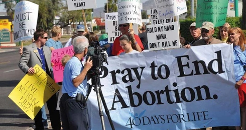 Przeciw aborcji
