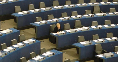 Brakuje 18 europosłów