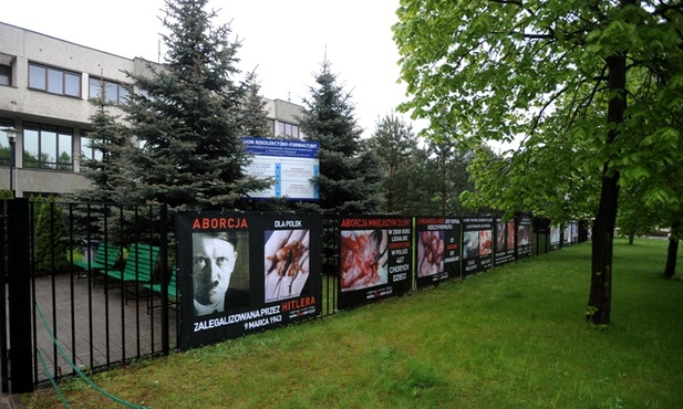 Drastyczne zdjęcia z aborcji przełamują milczenie