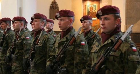 Armia maleje