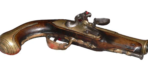 Kto znajdzie pistolet?