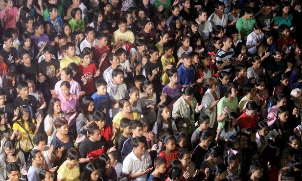 Filipińczycy wstają na Mszę o 4 rano