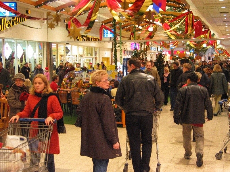 Jak zrobić świąteczne zakupy i nie zbankrutować? - www.gosc.pl