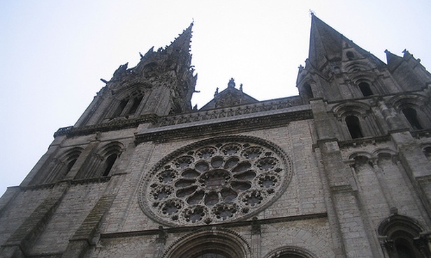 Chartres: Nowe freski w katedrze