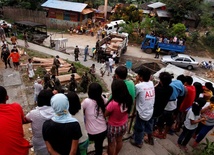 Filipiny: Już ponad tysiąc ofiar powodzi