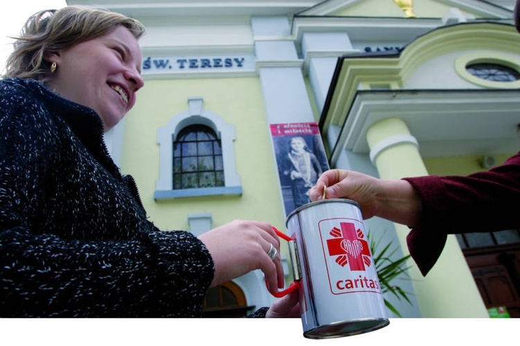 Polacy chętnie wspierają działalność Caritas. Ufają, że pieniądze powierzone kościelnej instytucji zostaną dobrze wykorzystane