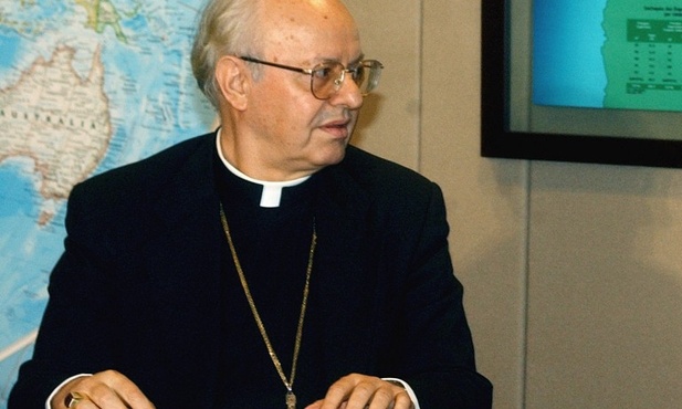 Synod Biskupów 2015: będzie kolejny kwestionariusz