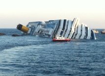 Costa Concordia na mieliźnie