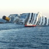 Costa Concordia na mieliźnie