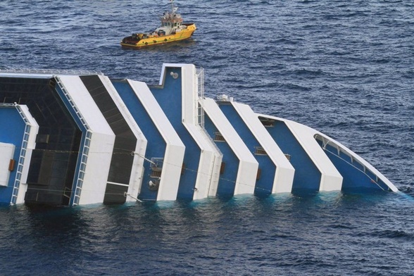 Costa Concordia się rusza, akcja przerwana