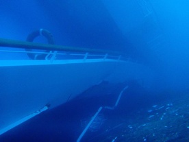 Costa Concordia runie w głębinę?