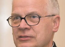 Uczniowie Jezusa winni ze szczególną uwagą śledzić działania szatana ...