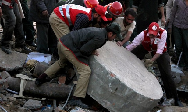 Pakistan: Runęła fabryka, są zabici