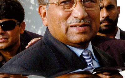 Prezydent Musharraf oddaje władzę