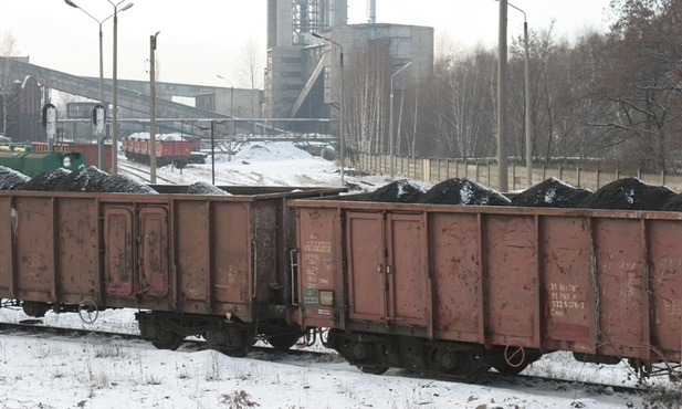 Pociągi towarowe jeżdżą coraz wolniej