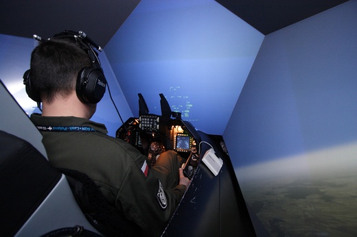 F-16 na lotnisku w Łasku