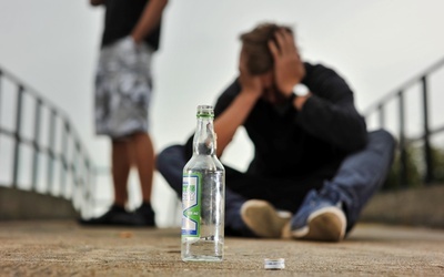 Bp Bronakowski: Ograniczać dostęp do alkoholu