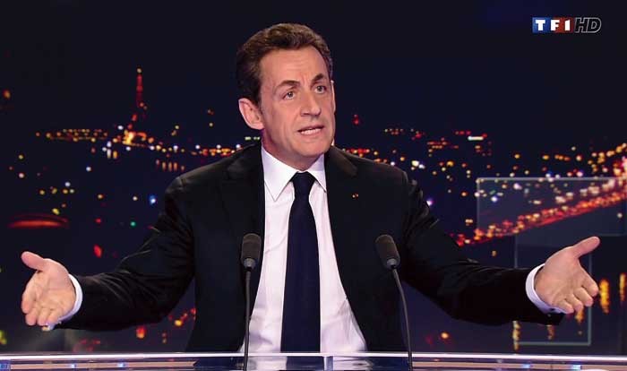 Sarkozy pod żyrandolem