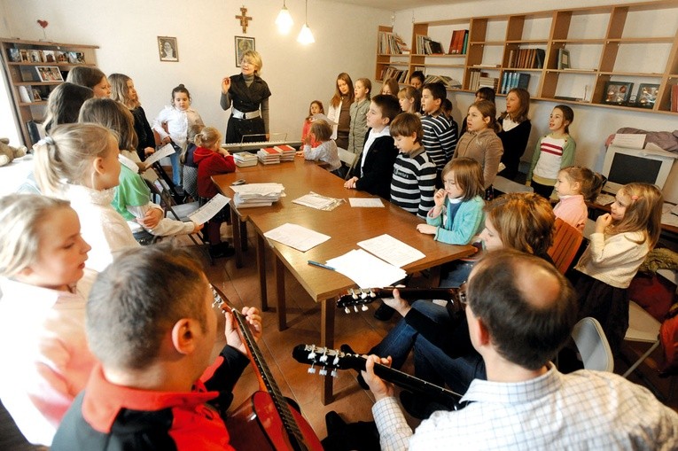 Schola dziecięca z parafii św. Rocha w Jazgarzewie